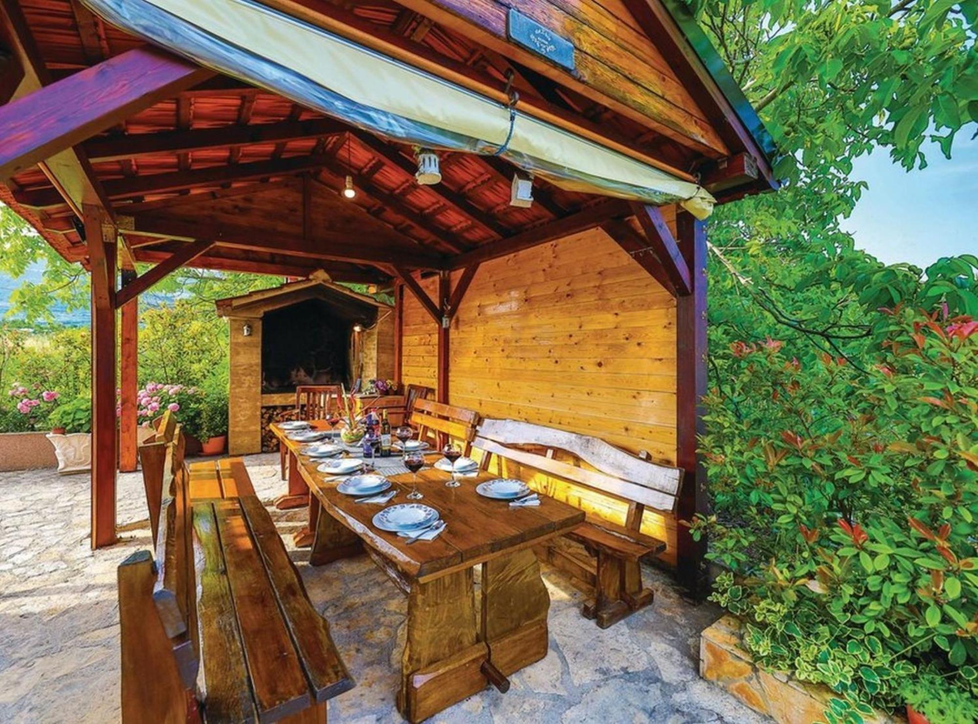 Cozy Nook Apartment Kastel Stari Kaštela Exterior foto